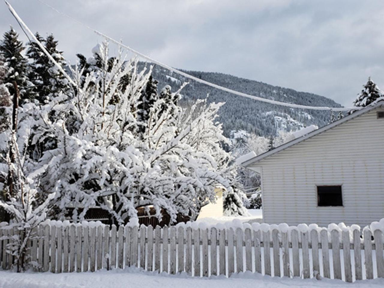 Reno Motel Salmo ภายนอก รูปภาพ